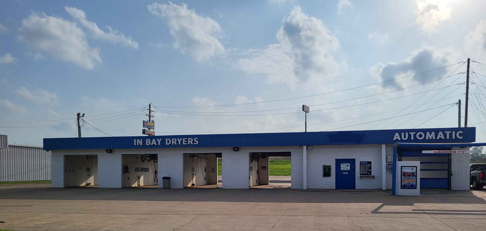 Kraken Car Wash Bonne Terre — exterior with four self-serve bays and the touchless automatic